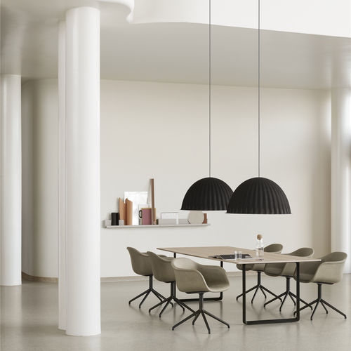 Современный стол - 70/70 - Muuto - из ламината / из линолеума / с основанием из алюминия
