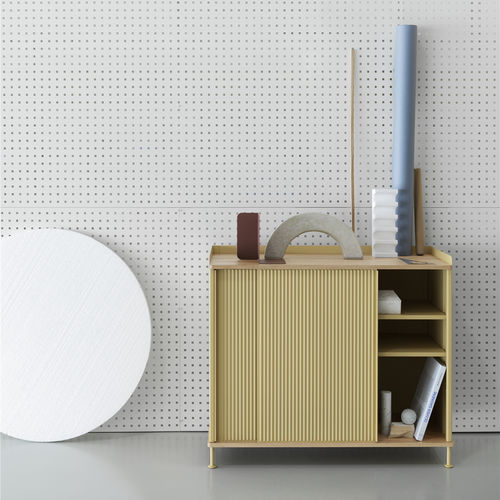 Современный буфет - ENFOLD - Muuto - из дуба / из лакированной стали / с раздвижными дверями