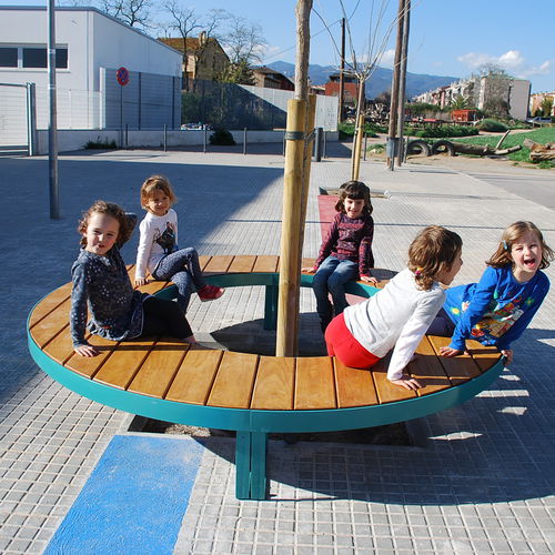 Современная общественная скамейка - PLAY - FREPAT URBAN EQUIPMENT - из дерева / из гальванизированной стали / со спинкой