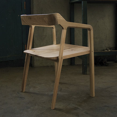 Современный cтул - KUNDERA - Wewood - Portuguese Joinery - для интерьера / из ткани / из дуба
