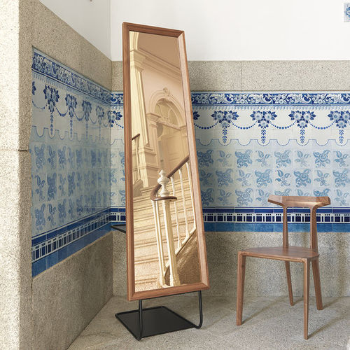 Отдельностоящее зеркало - HIDE & SEEK - Wewood - Portuguese Joinery - современное / прямоугольное / из цельной древесины