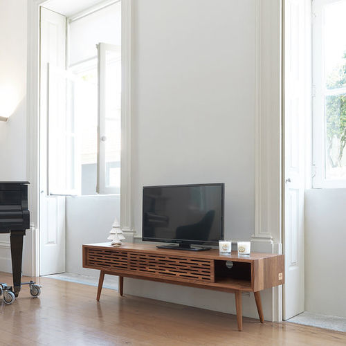 Современная тумба под телевизор - RADIO  - Wewood - Portuguese Joinery - низкая тумба под телевизор / из дуба / из орехового дерева