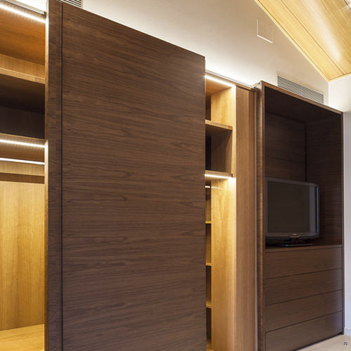 Современный шкаф для одежды - FRONT TIMBER : SF-F40 - SAHECO - из дерева / с раздвижными дверями