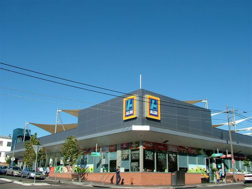 Панельная облицовка фасада - ALDI LAKEMBA - Vitragroup - из волокнистого цемента / глянцевая