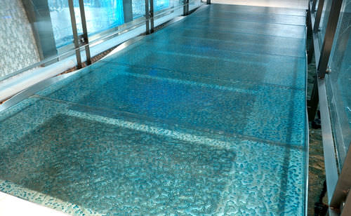 Технический пол из стекла - WALKING ON WATER - ThinkGlass - с высоким сопротивлением / противоскользящий / антибактериальный
