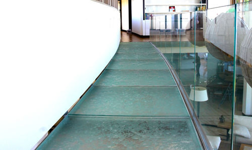 Декорированная стеклянная панель - GLASS WALKWAY - ThinkGlass - полупрозрачная / для пола / высокое сопротивление