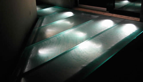 Декорированная стеклянная панель - LUMINOUS PATIO - ThinkGlass - полупрозрачная / для мостка / противоскользящая