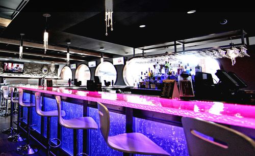 Барная стойка для бара - UNIQUE SUITES HOTEL BAR - ThinkGlass - из стекла / прямая / с подсветкой