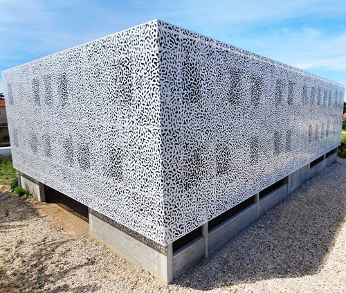 Солнцезащитное устройство из термолакированного алюминия - CORAIL - FRANCE RESILLE - для фасада / для окна / вертикальное