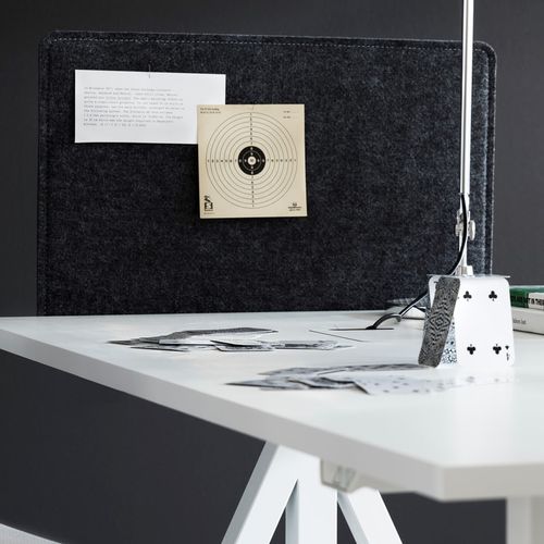 Отделительная перегородка для офиса для рабочего стола - STRING FURNITURE - из ткани / из фетра / серая