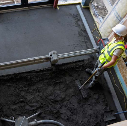 Напольное покрытие из цемента - ISOCRETE K-SCREED - Tremco CPG Iberia & Italy - Flooring - для интерьера / для ступени / для сектора услуг