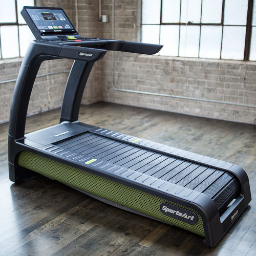 Программируемая беговая дорожка - G690 - SportsArt Fitness