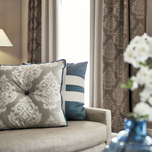 Ткань для штор - TRAPEZIUM FR  - KOBE INTERIOR FABRICS - дамасская / полиэстер FR / моющаяся