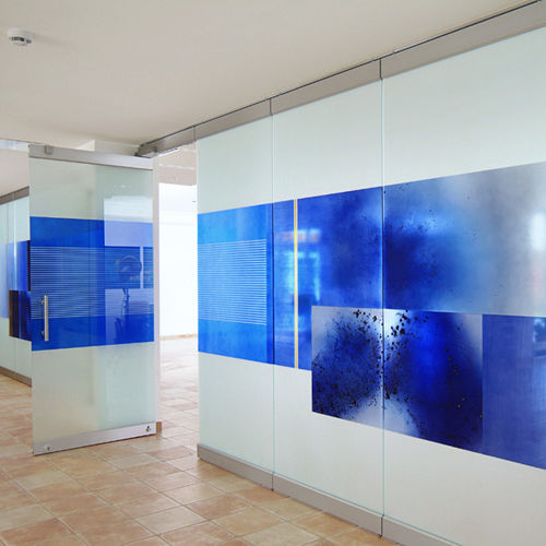 Раздвижная и складываемая перегородка - VISIOLINE - Nuesing - из стекла / для профессионального использования / без вертикального подъема