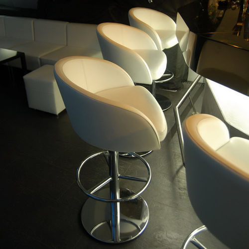 Современный барный стул - MISHA - KODRETA furniture, s.r.o. - для интерьера / из металла / из кожи
