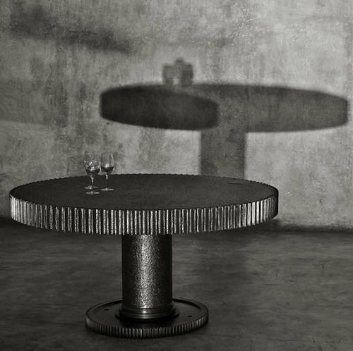 Стилизованный стол - ROUND GEAR - JÉRÔME-ABEL SEGUIN - из металла / круглый