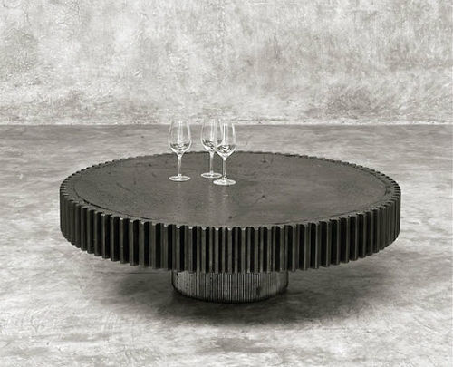 Стилизованный журнальный столик - LARGE GEAR - JÉRÔME-ABEL SEGUIN - из металла / круглый / для бытового использования