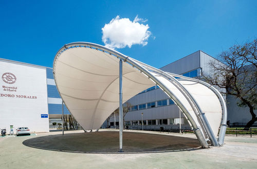 Натяжная конструкция на металлическом каркасе - TENSOESTRUCTURAS - Tecnodimension Hinchable S.L. - из ткани / для навеса / с мембраной из полиэстера