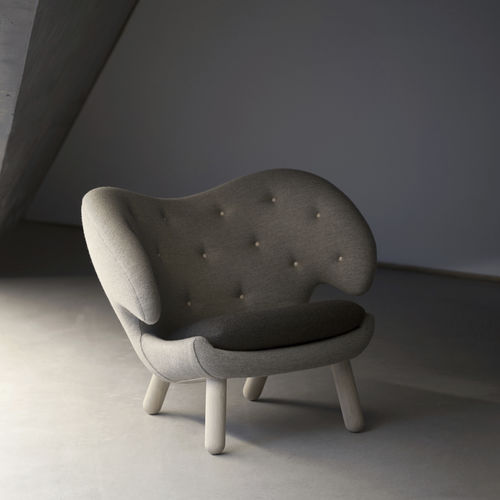 Кресло скандинавский дизайн - PELICAN - House of Finn Juhl – Onecollection - из ткани / из дерева / Finn Juhl