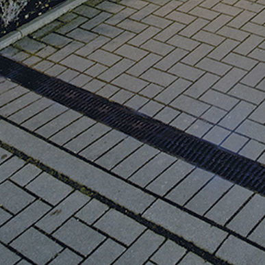 Лоток канализации с решеткой - HexDrain B 125 - ACO Building Drainage - из композита / из полипропилена / с металлической решеткой