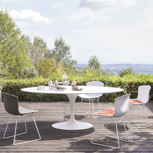Современный обеденный стол - SAARINEN - Knoll international - из Solid Surface / из акрила / алюминий