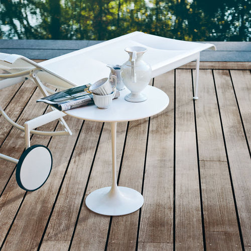 Современный вспомогательный столик - SAARINEN - Knoll international - из Solid Surface / из акрила / алюминий