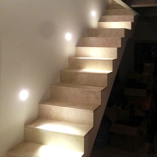 Покрытие ступени из натурального камня - Arredo di Pietra srl - из травертина / современное / по индивидуальному заказу