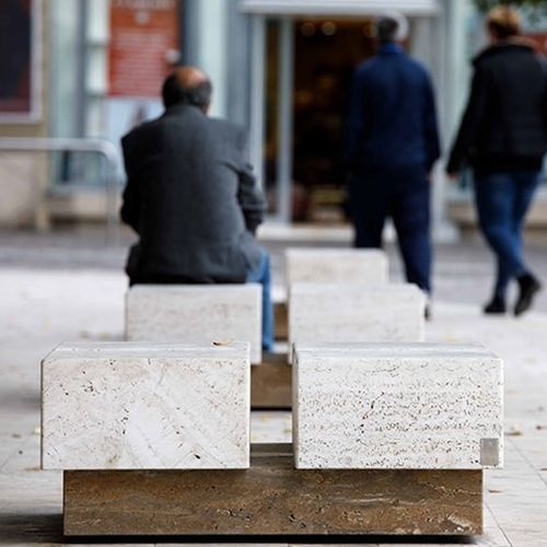 Современная общественная скамейка - perdue - Arredo di Pietra srl - из травертина / без спинки / без подлокотников