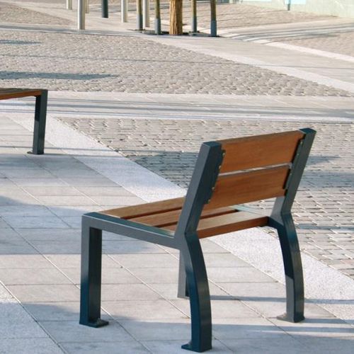 Современное городское кресло - CLÉO - univers & cité | mobilier urbain - из дерева / из стали / для общественных мест
