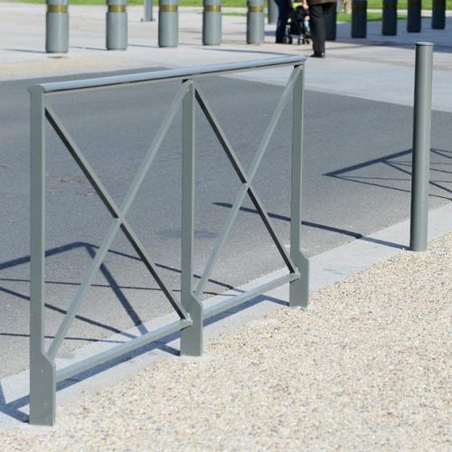 Защитный барьер - CLASSICO - univers & cité | mobilier urbain - неподвижный / из стали / для общественных мест