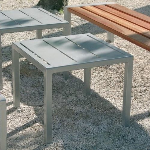 Современный журнальный столик - CLÉA  - univers & cité | mobilier urbain - из стали / с основанием из стали / квадратный