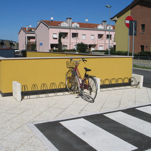 Напольная парковка для велосипедов - QUARZO - VASART URBAN DESIGN - для общественных мест / из окрашенного металла / из бетона