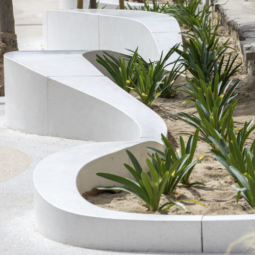Изогнутая общественная скамейка - SAN MAURO MARE - VASART URBAN DESIGN - современная / из бетона / без спинки