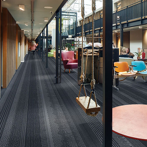 Прошивное ковровое покрытие - SHOWTIME GRAPHIC - Forbo Flooring Systems - из полиамида / для сектора услуг / в цветочек