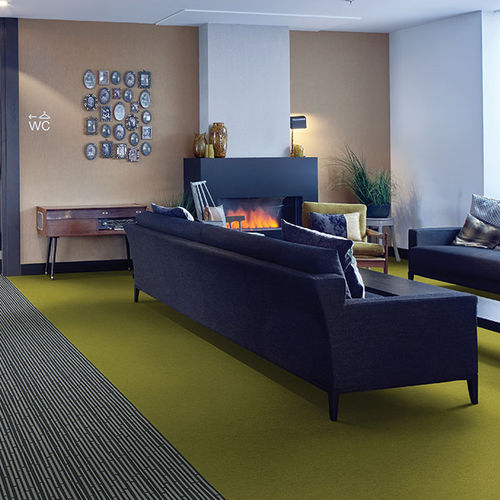 Прошивное ковровое покрытие - SHOWTIME COLOUR  - Forbo Flooring Systems - из полиамида / для сектора услуг / однотонное