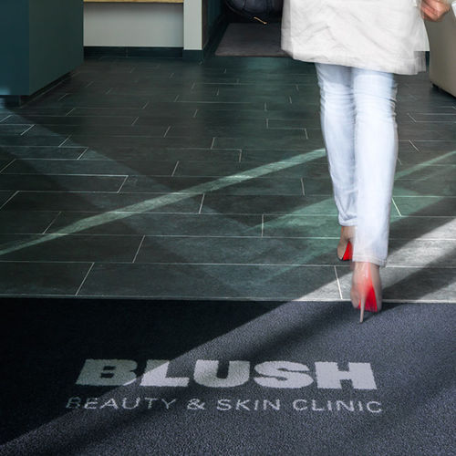 Входной мат для общественных учреждений - CORAL LOGO - Forbo Flooring Systems - из полиамида / с защитой от загрязнений / тафтинговый