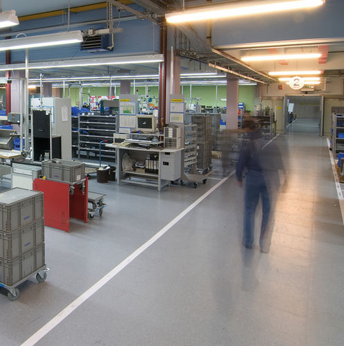 Виниловое напольное покрытие - COLOREX PLUS BASIC  - Forbo Flooring Systems - для интерьера / для сектора услуг / из плит