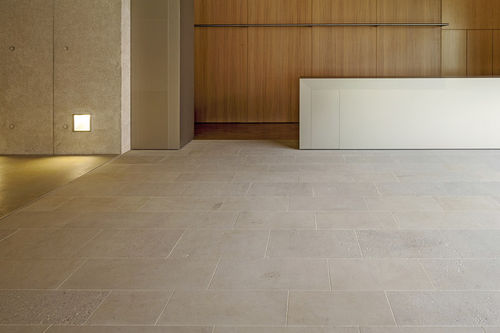Плитка из песчаника - PLIEZHAUSEN  - Lauster Steinbau GmbH Natursteinwerke - песчаная / для интерьера / напольная