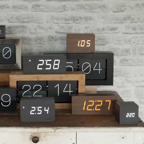 Современный часы - TUBE  - KARLSSON CLOCKS - настольный / цифровой / из полированной древесины