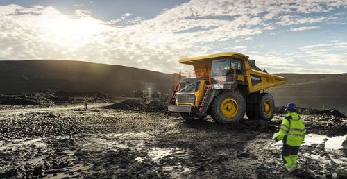 Жесткий самосвал - R100 - Volvo Construction Equipment Germany GmbH - колесный / для строительства / дизельный