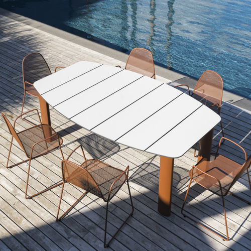 Современный стол - SILENO - Crema Outdoor S.r.l. - из ламината / с основанием из полированного алюминия / полукруглый