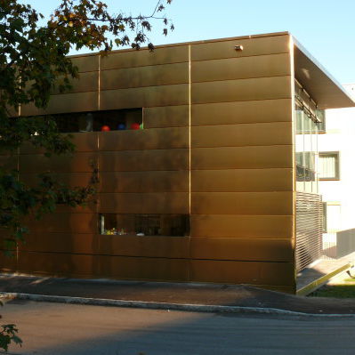 Панельная облицовка фасада - SH-ALTENMARKT, AUSTRIA - Design Factory cmb - из нержавеющей стали / гладкая / позолоченная