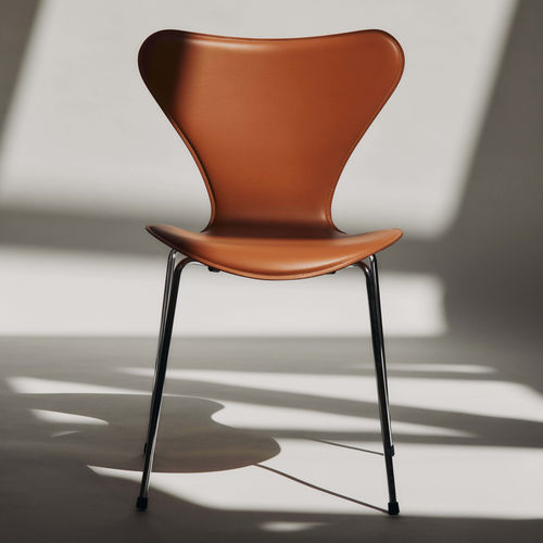 Cтул скандинавский дизайн - SERIES 7&trade; - Fritz Hansen - для интерьера / из кожи / с основанием из стали