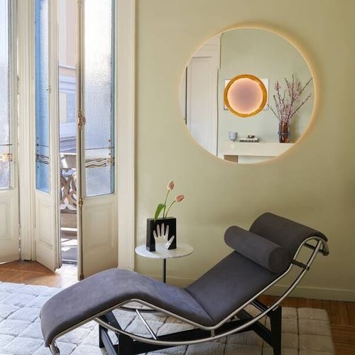 Настенное зеркало - NO VANITAS - Cassina - современное / круглое / из лакированной древесины