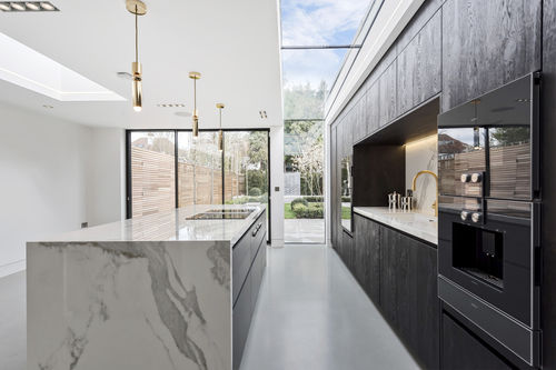 Современная кухня - SUCH DESIGNS - BORA Vertriebs GmbH & Co KG - из мрамора / островного типа