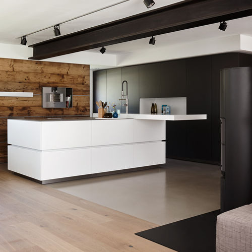 Современная кухня - Villa Innsbruck - eggersmann küchen GmbH & Co. KG - из дерева / из нержавеющей стали / из ламината