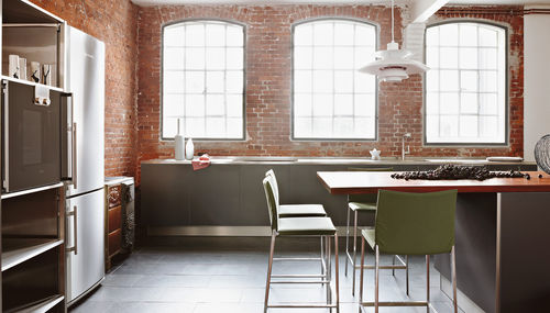 Современная кухня - Loft Hamburg - eggersmann küchen GmbH & Co. KG - из вишневого дерева / из нержавеющей стали / из ламината