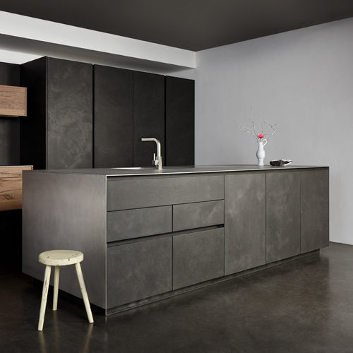 Современная кухня - E3.0 - eggersmann küchen GmbH & Co. KG - из фанерованной древесины / из дуба / из нержавеющей стали