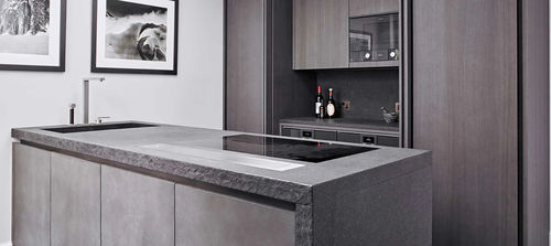 Современная кухня - House London - eggersmann küchen GmbH & Co. KG - из ясеня / из камня / из бетона
