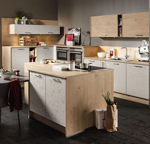 Современная кухня - CUBE - Express Küchen GmbH & Co. KG - из фанерованной древесины / из лакированной древесины / островного типа